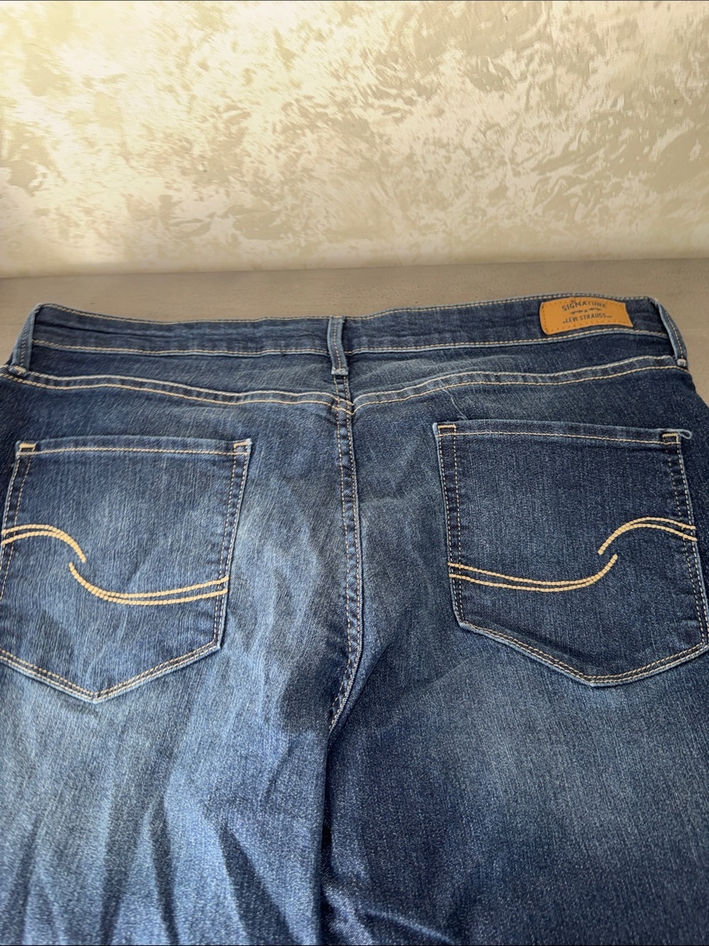 Levi's Women's Dark Blue Straight Leg Jeans with Curved Pocket Stitch